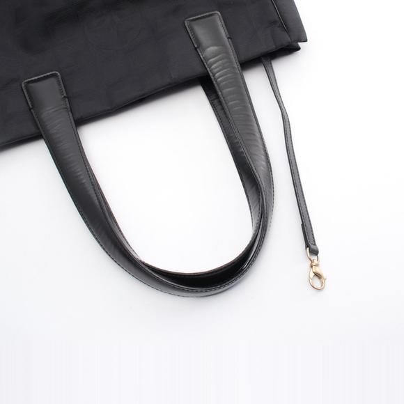 Chanel Airline Shoulder Bag White Black - Picture 9 of 10